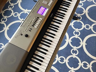 Yamaha YPG-535 88-Key Electronic Keyboard LCD Display Built-in Speakers