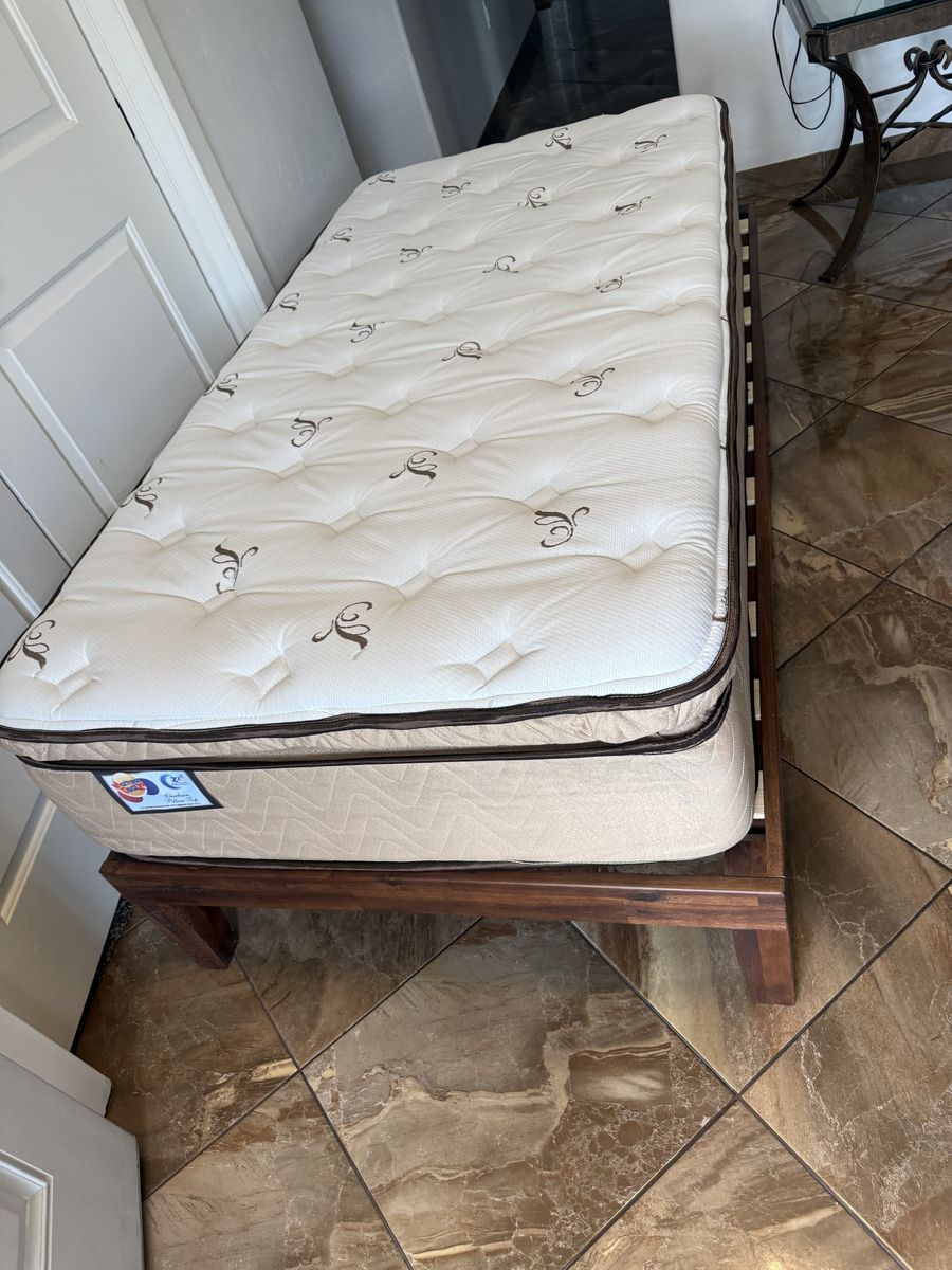 Mattress Dealzz Clarkson Pillow Top Twin Mattress with Wooden Bed Frame $100 matress is like new 