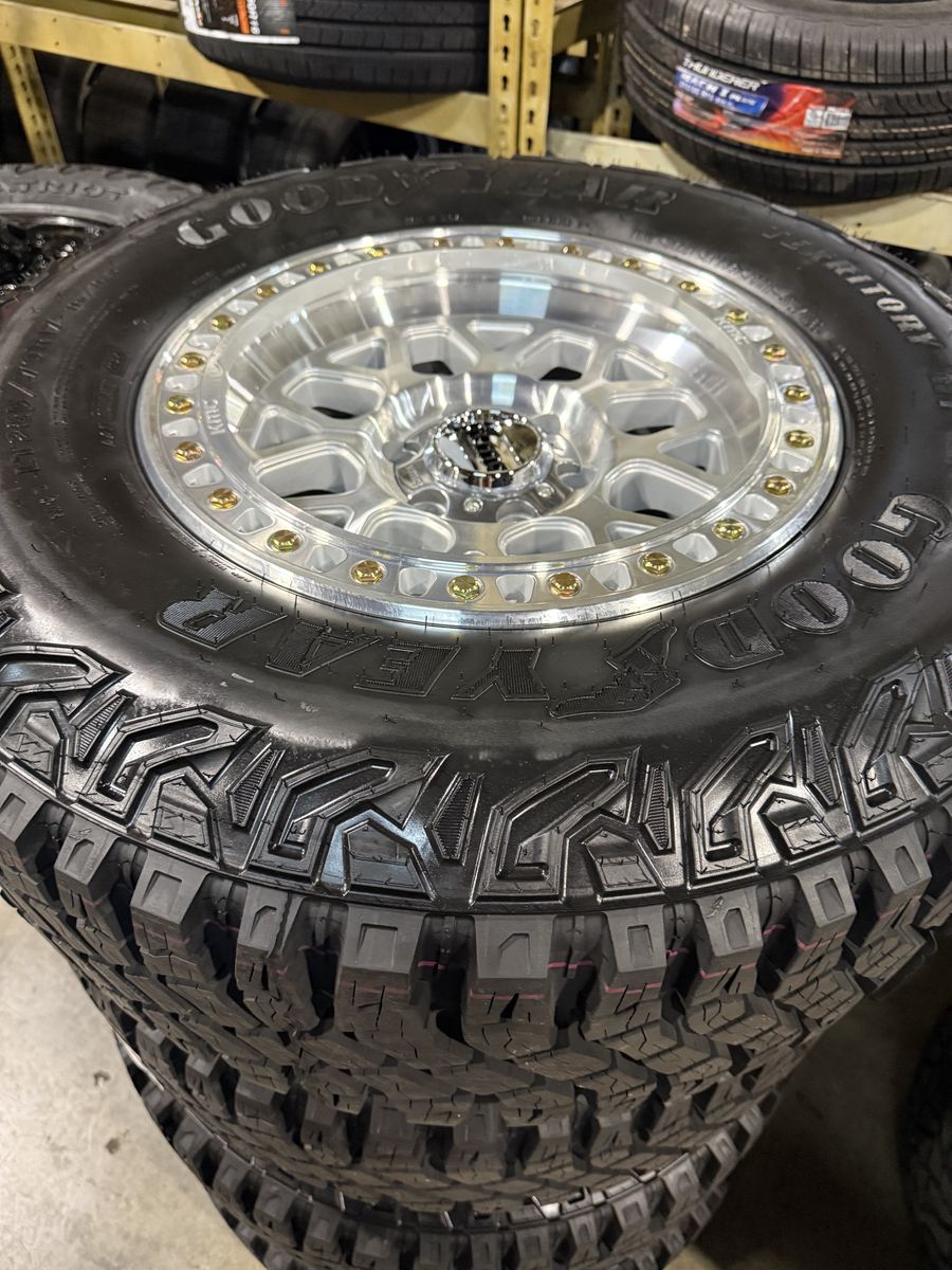 New Silver KMC KM549 GRS 285/70r17 Ford F150 6x135