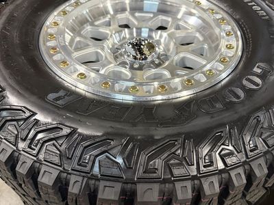 New Silver KMC KM549 GRS 285/70r17 Ford F150 6x135