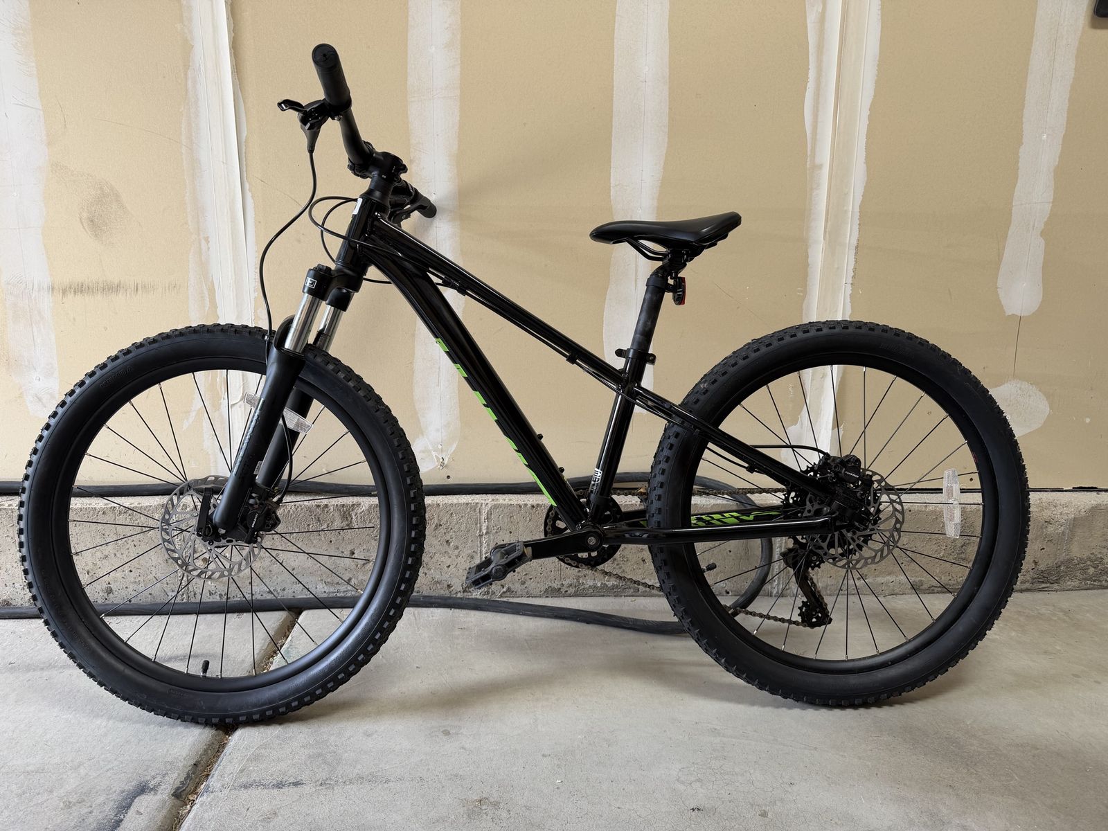 Giant STP 24” mountain bike dirt jumper kids