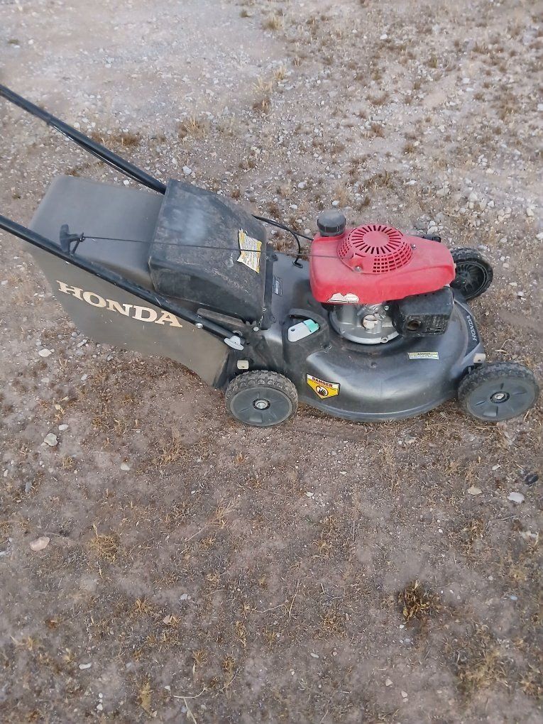 Honda Smart Drive 3-in-1 System Twin Blade Self-Propelled Lawn Mower