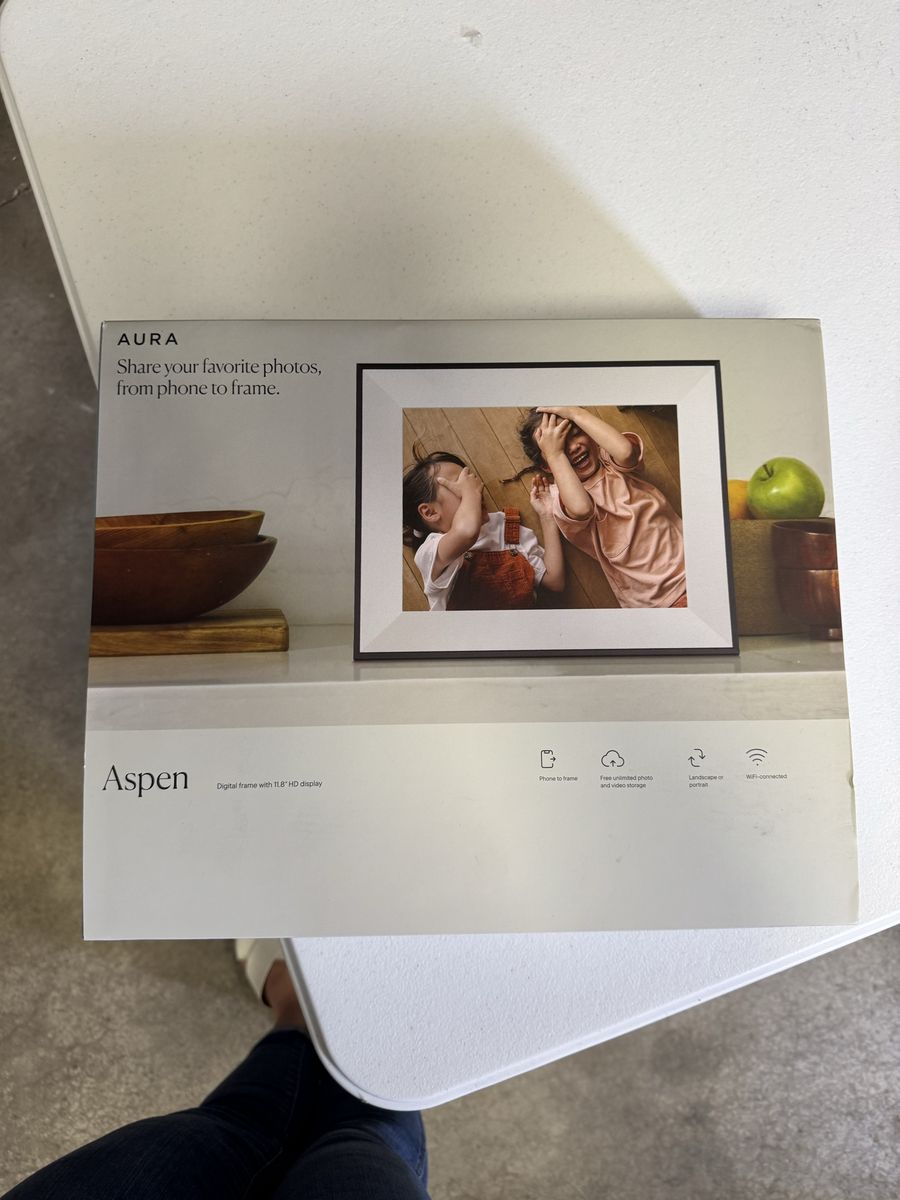 Aura Aspen 12" Carbon Digital Photo Frame with HD Display & WiFi Connectivity