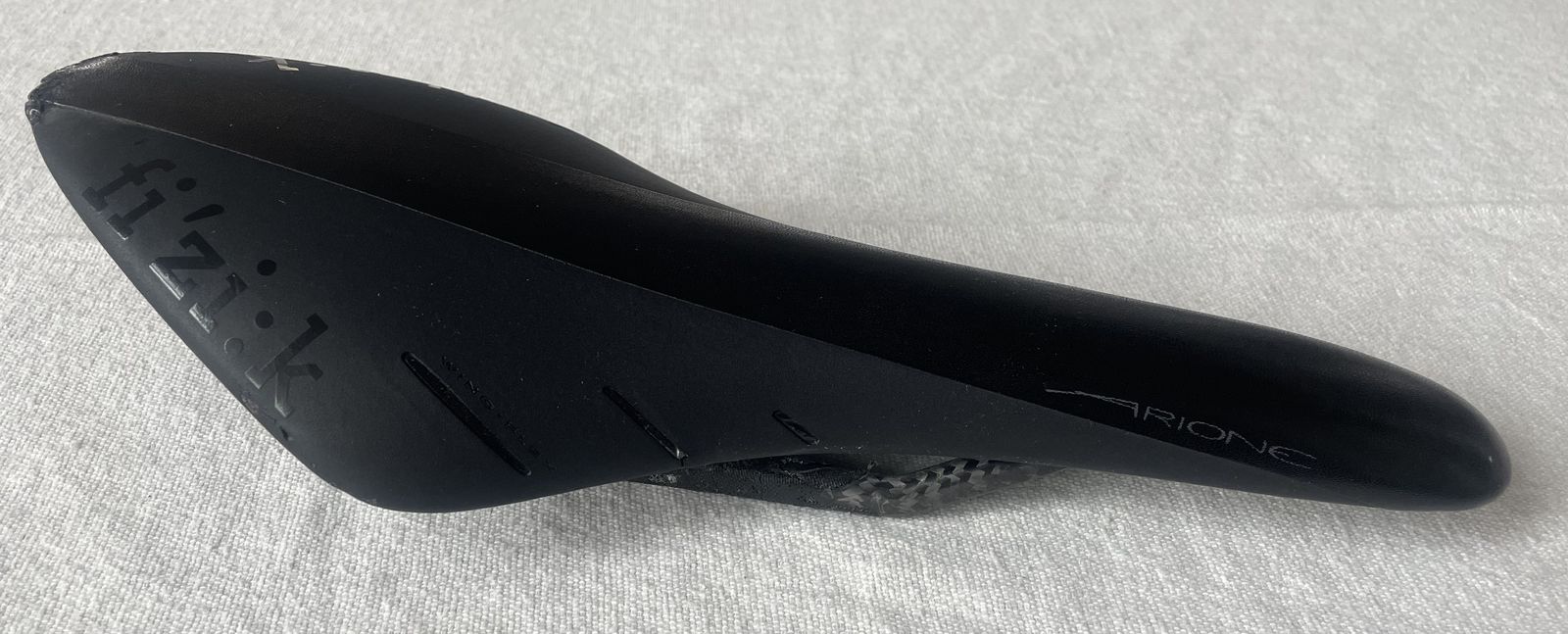 Fizik Arione R1 Carbon Saddle – Lightweight