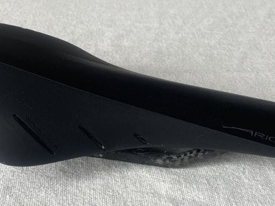 Fizik Arione R1 Carbon Saddle – Lightweight