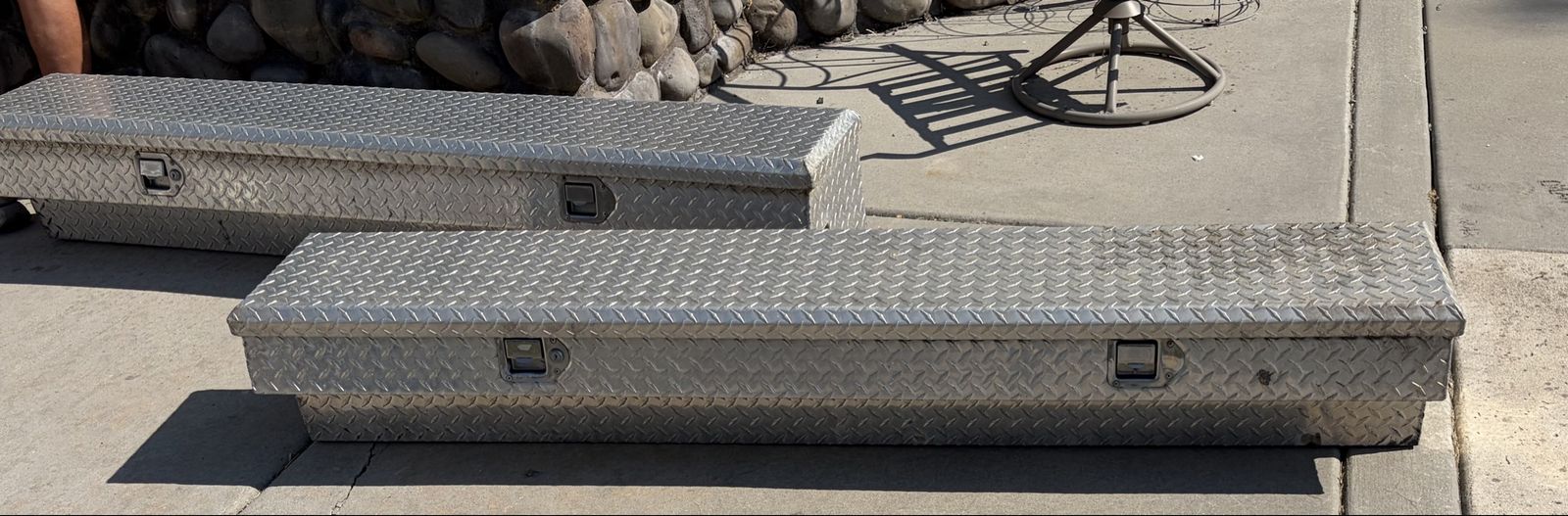 Aluminum diamond plate toolbox for truck