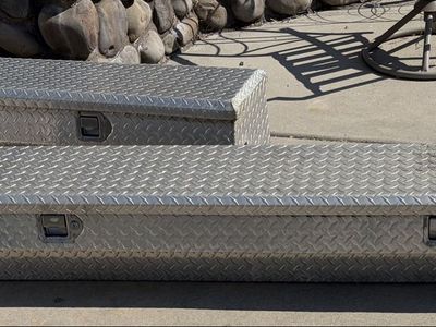 Aluminum diamond plate toolbox for truck