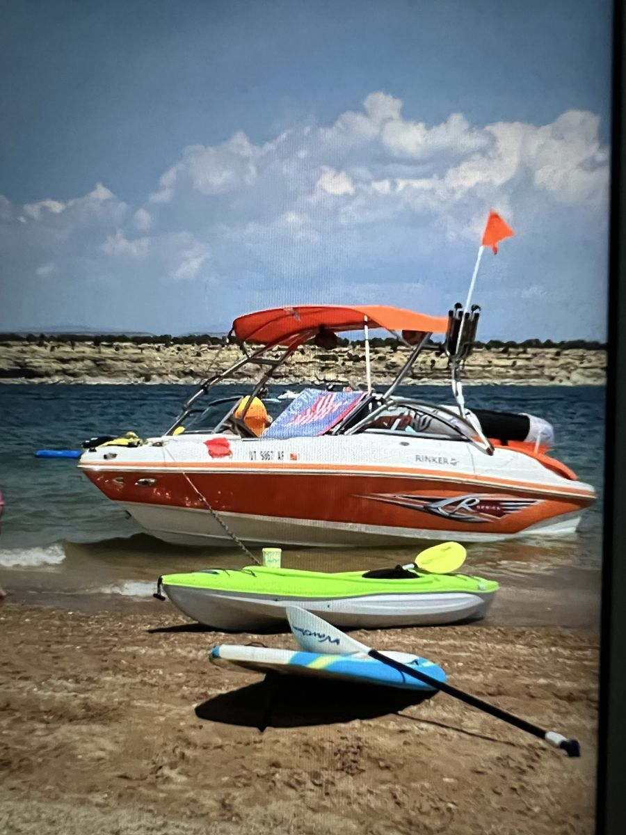 2008 Rinker R series 226