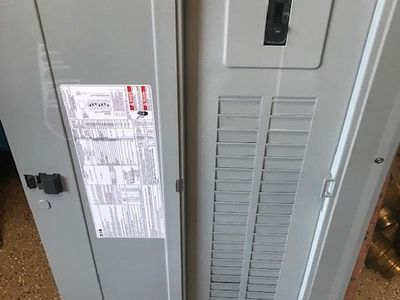NEW- EATON 200amp 3 phase 42 space 240 volt electrical panel w/ CCV 10k breaker