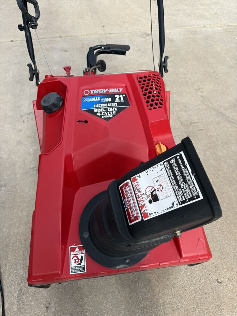 TroyBilt Squall 2100 / 208cc Snowblower