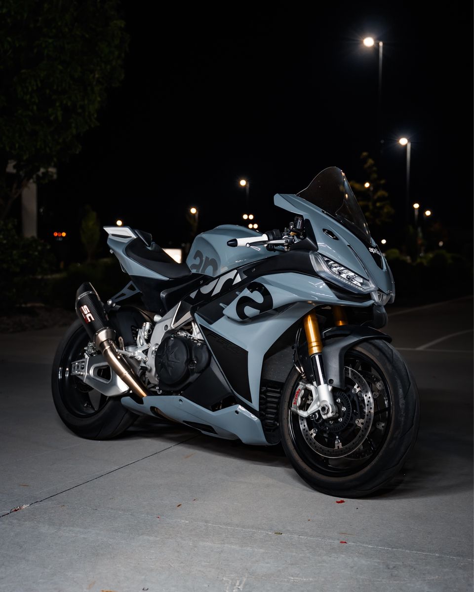 2021 Aprilia RSV4 1100