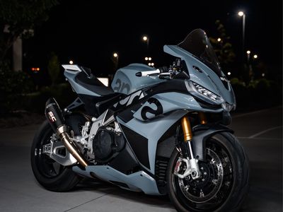 2021 Aprilia RSV4 1100