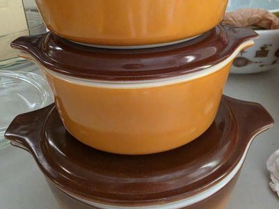 Vintage Pyrex Casserole Dish Set with Lids