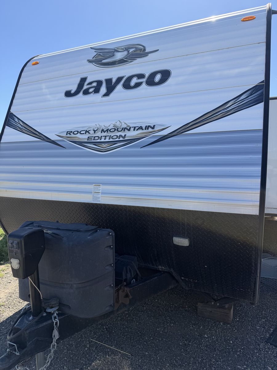 2019 Jayco 28’ Rocky Mountain Baja edition