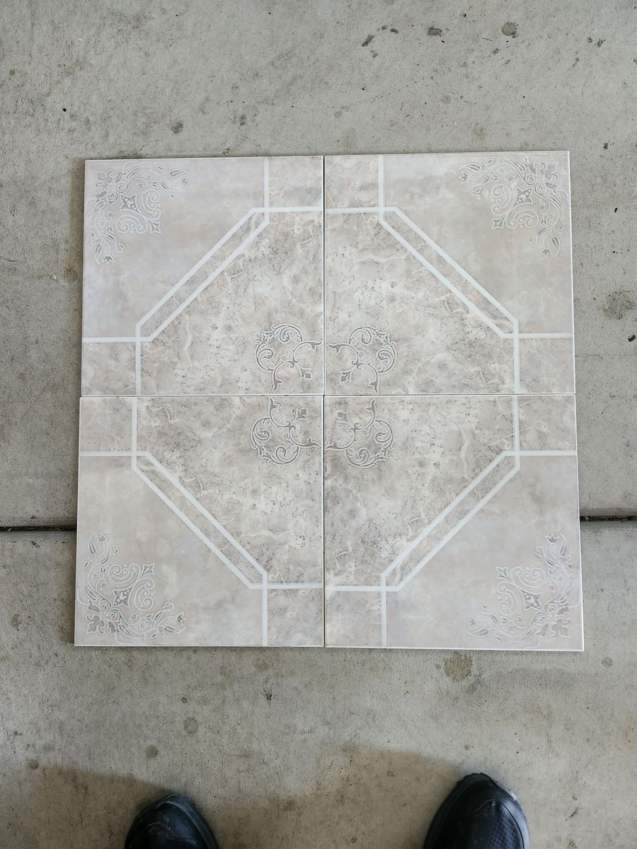 Floor tile