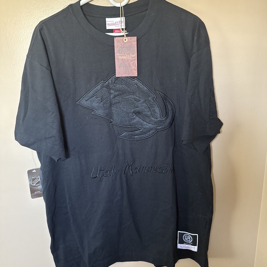 Mitchell & Ness NHL Utah Mammoth Embroidered T-Shirt Black Size Large NWT