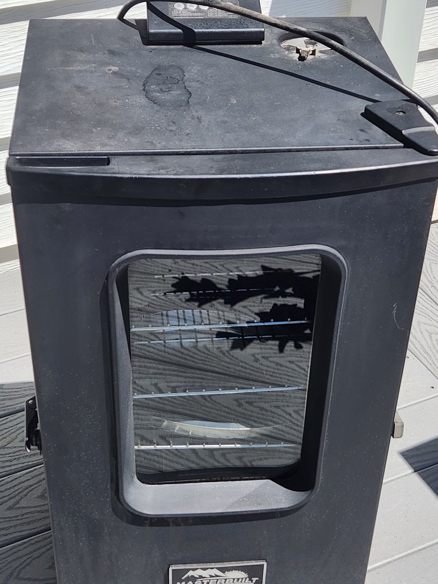 Masterbuilt 30 in electric digital smoker