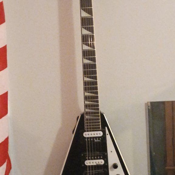 Jacksons Electric Guitar - Black & White King V Series with Sharkfin Inlays