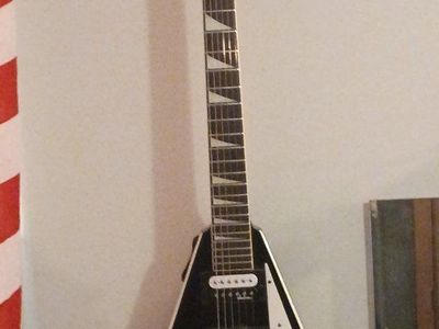 Jacksons Electric Guitar - Black & White King V Series with Sharkfin Inlays
