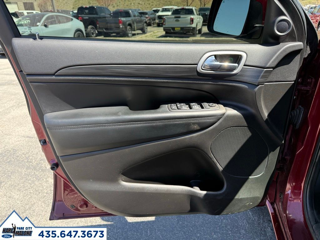 Main image 11