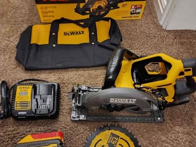 DEWALT FLEXVOLT 60V MAX 7-1/4 in. Cordless Worm Drive Style Saw with 9.0Ah Battery Kit