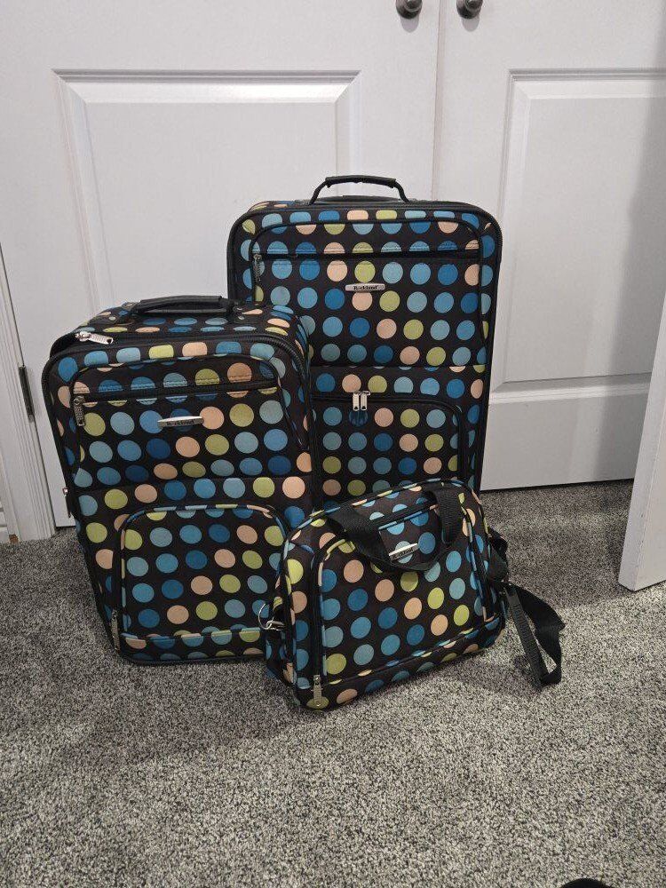 Rolling suitcase set
