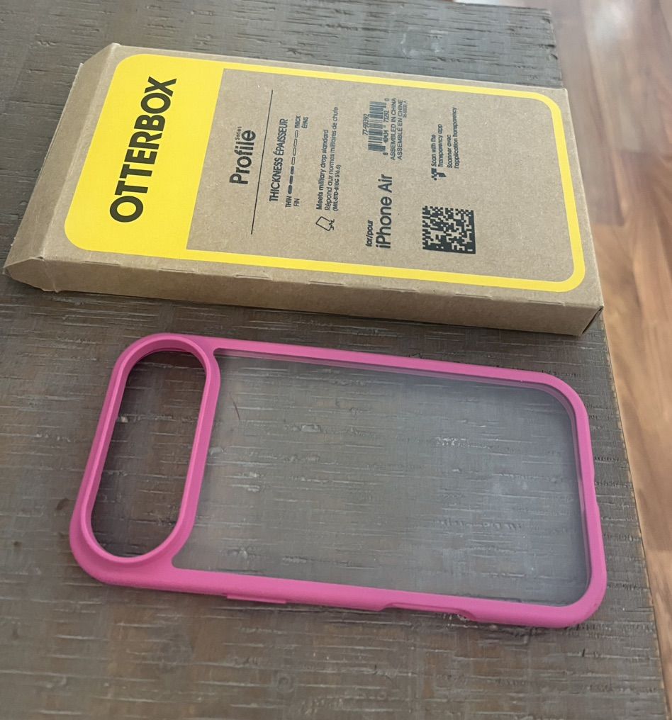Iphone 17 Otterbox case pink
