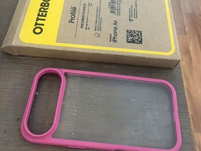 Iphone 17 Otterbox case pink
