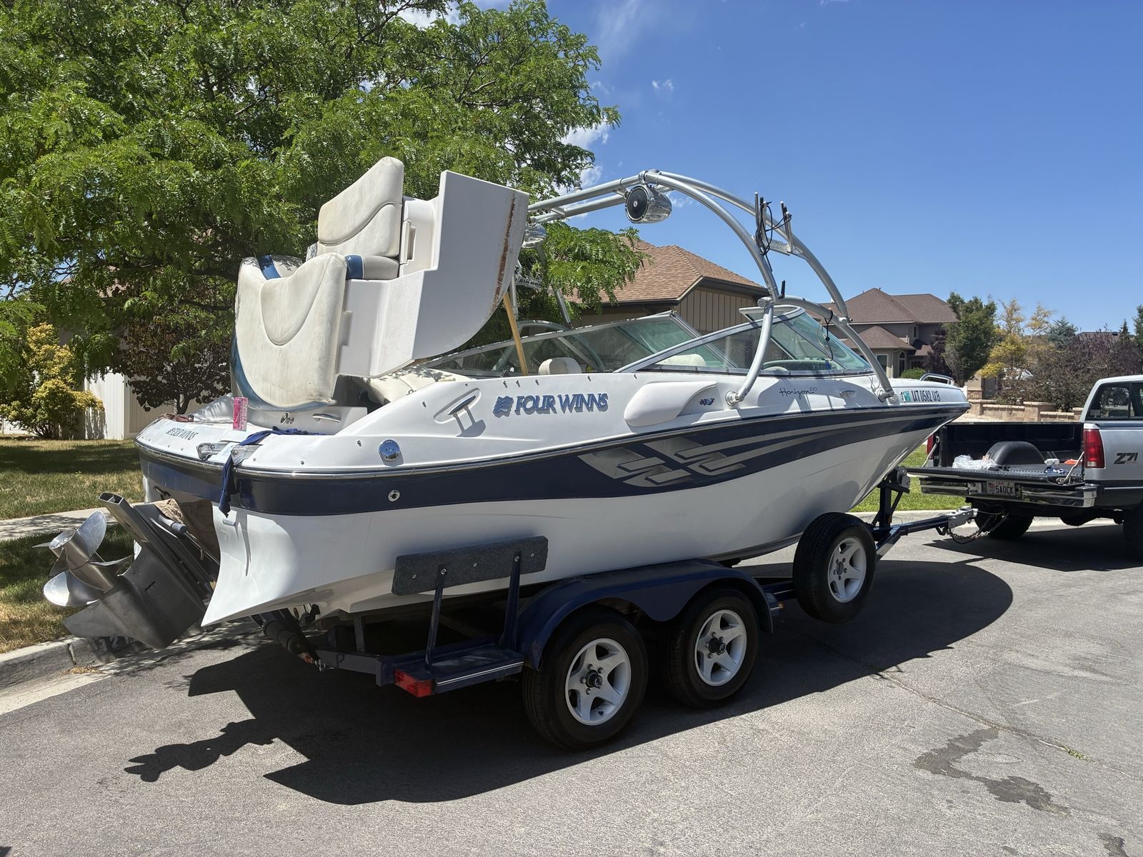 Four Winns 210 Horizon seating for 11 dual prop Volvo