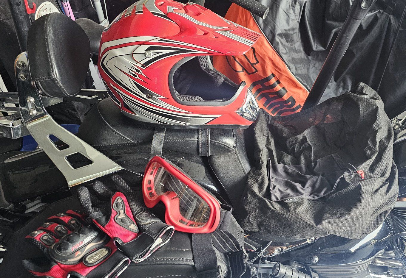Kulin ky-116 Red & Black Motocross Helmet with Matching Gloves and Goggles Set. (Large 59-60)
