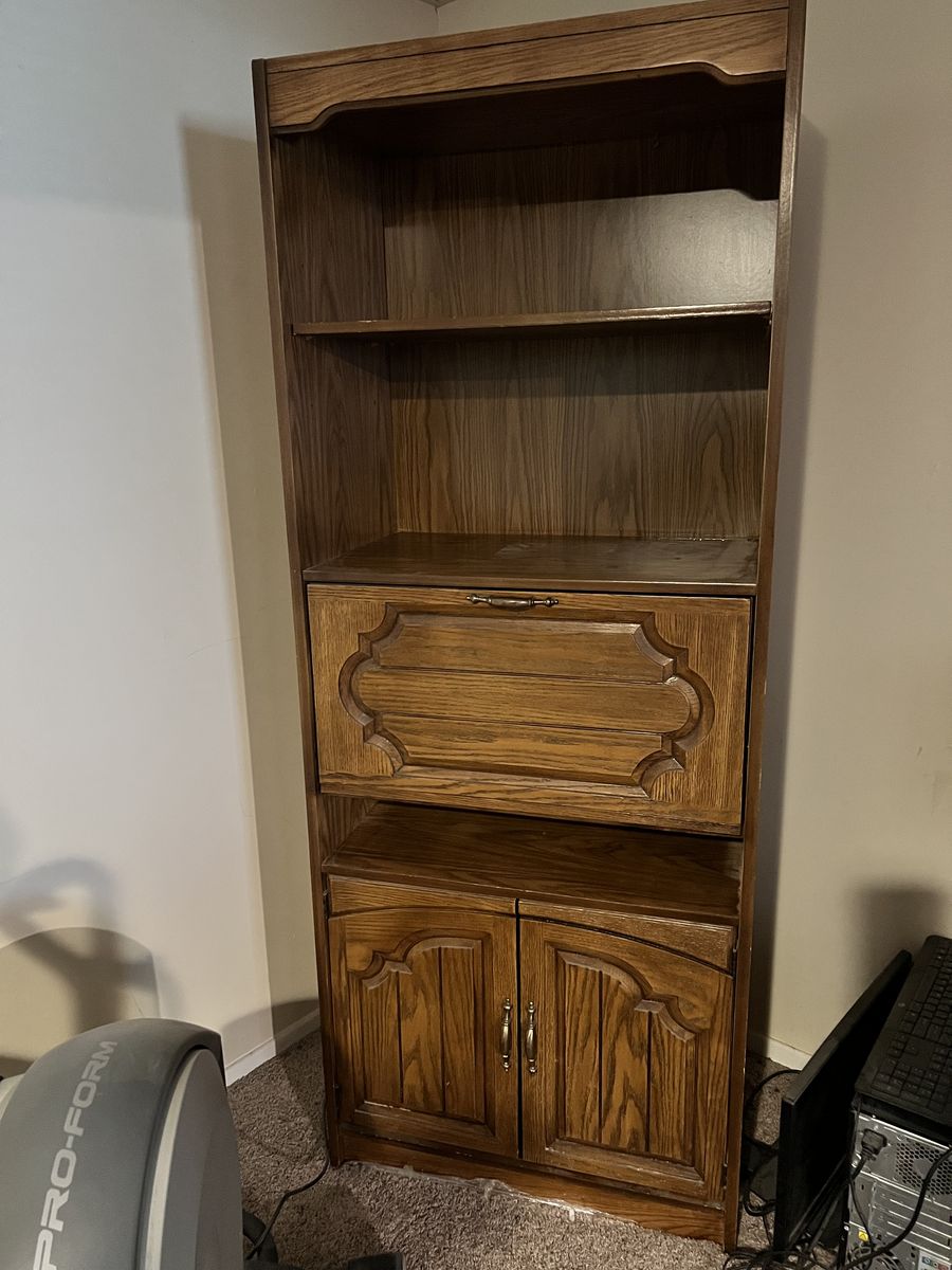 Standing shelf