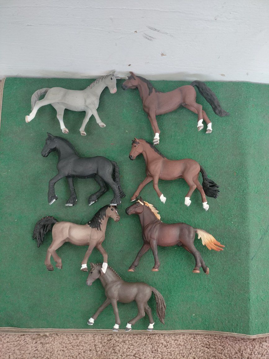 Lot of 7 Schleich horses.