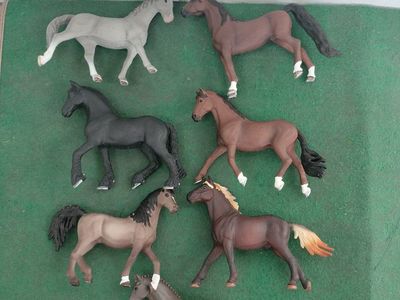 Lot of 7 Schleich horses.