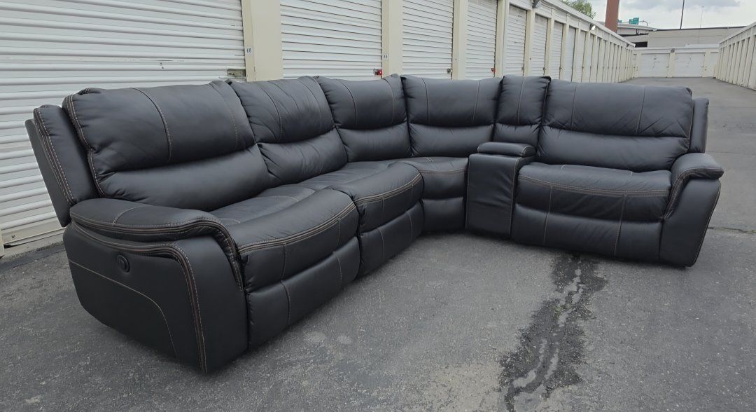 [FREE DELIVERY] Beautiful Leather Sectional