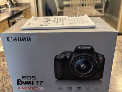 Canon EOS Rebel T7 DSLR Camera Bundle