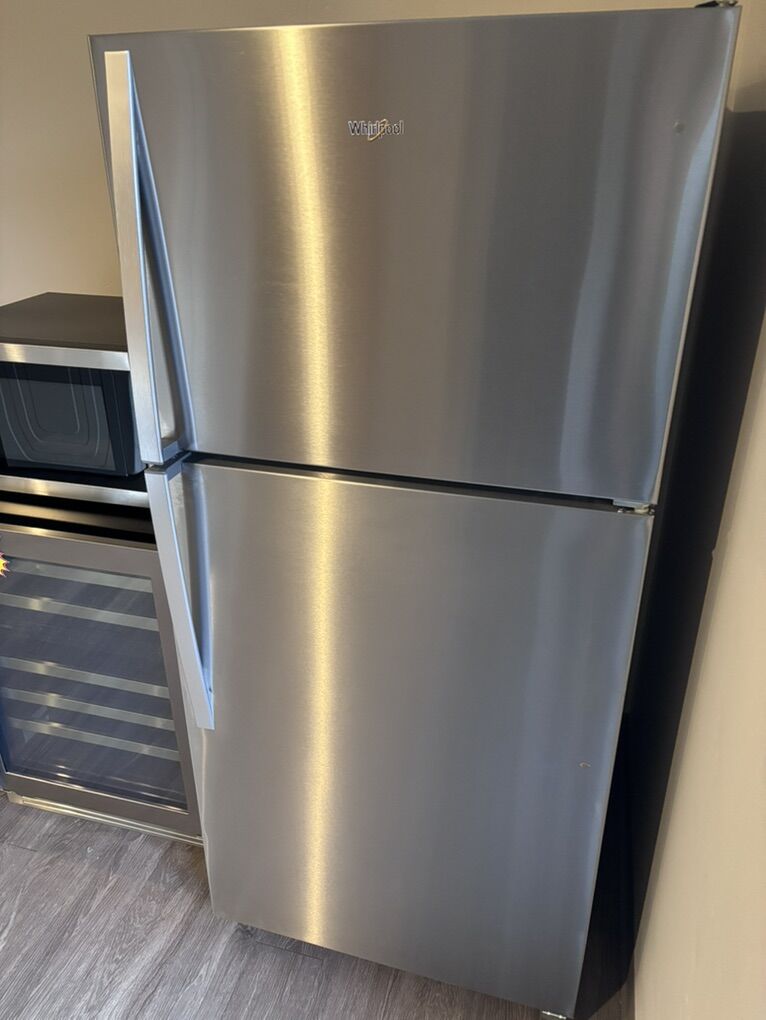 Whirlpool 18cu.ft 30in.wide Refrigerator