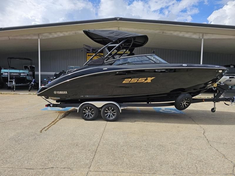 Yamaha 255xd Wake/Surf  Jet Boat 500 HP  Brand New.   Zero hours