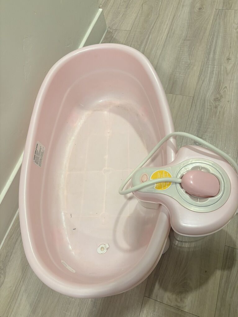 Bathtub And Bath Chair
