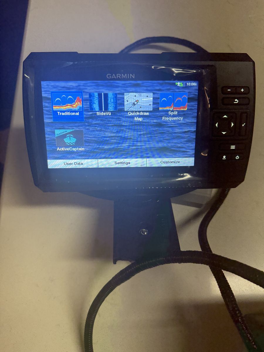 Garmin Striker Vivid 7SV + Transducer New