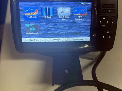 Garmin Striker Vivid 7SV + Transducer New