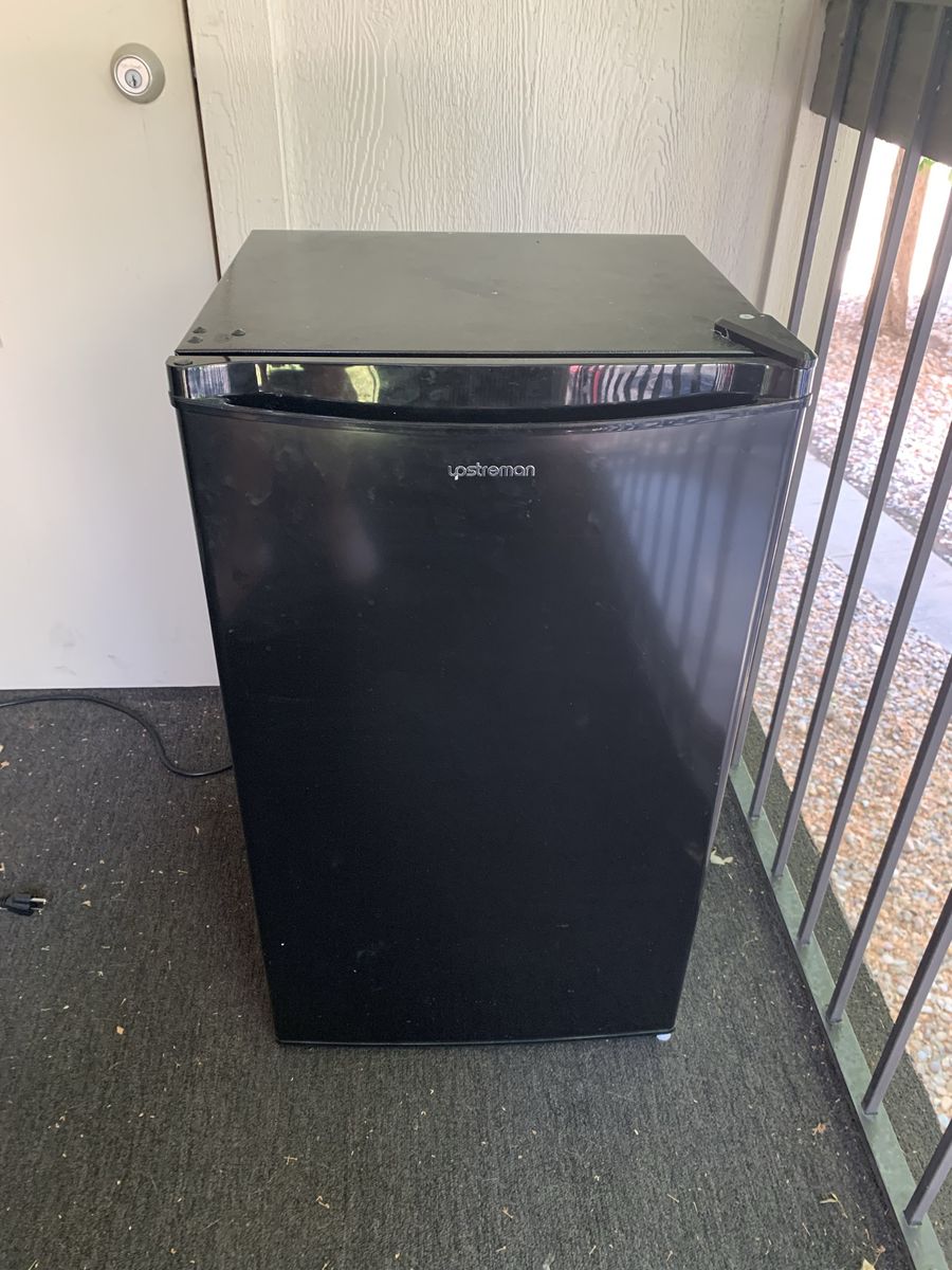 Upstreman Compact Black Mini Refrigerator