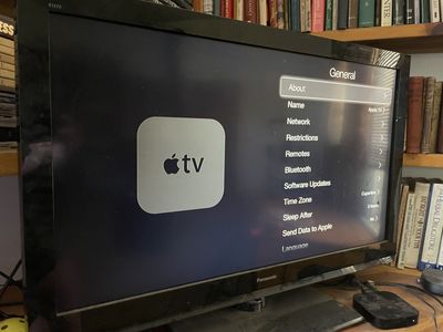 Apple TV- 3rd Gen + 2 remotes