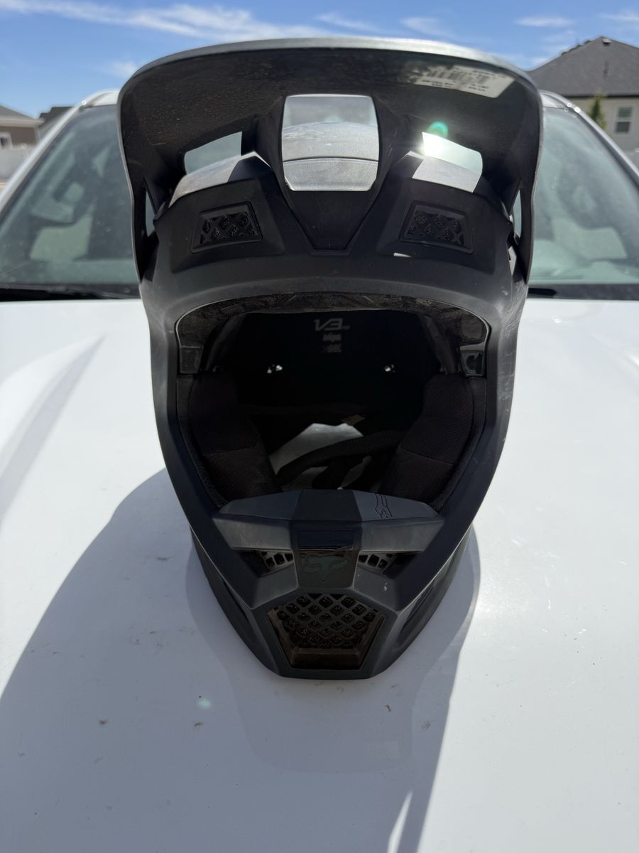 Fox V3 RS MIPS Dirt Bike Helmet - Matte Black - Size X Large - Extra Large