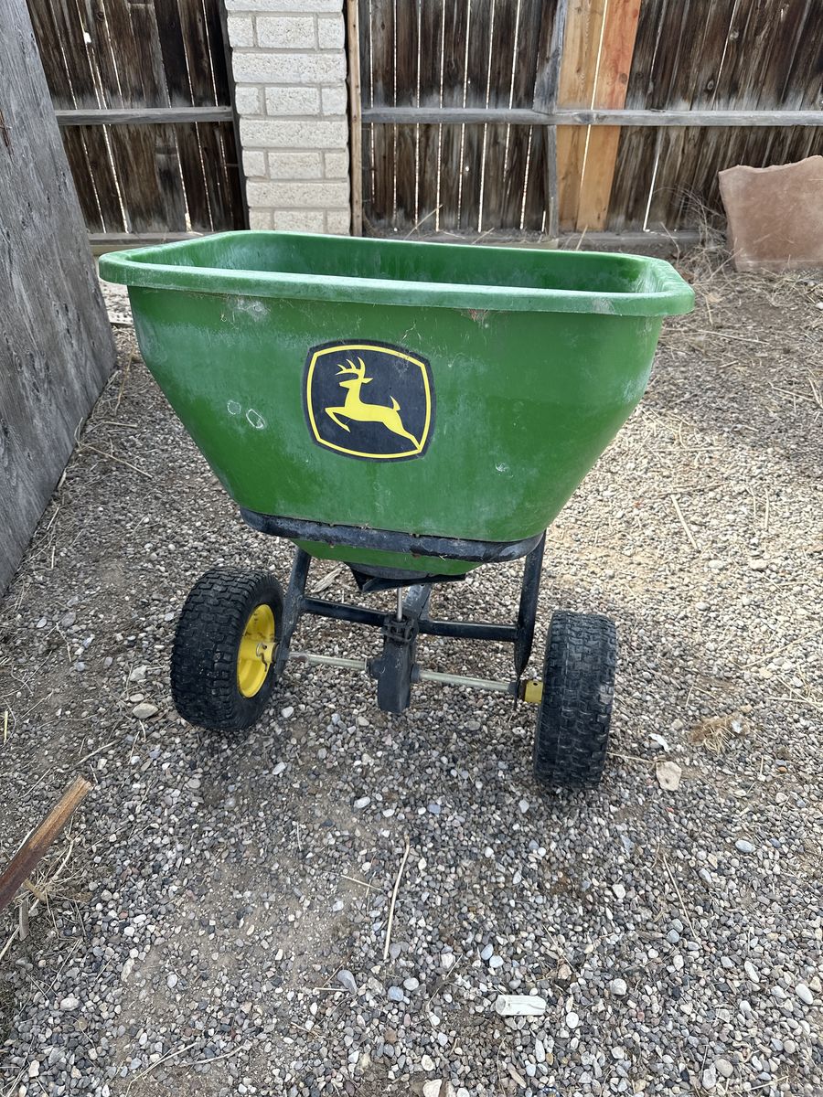 John Deer Spreader