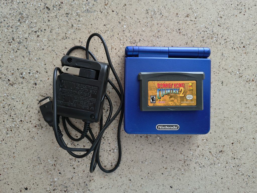 Nintendo Game Boy Advance SP w/ Charger & Donkey Kong Country 2