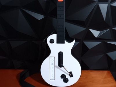 Nintendo Wii GUITAR HERO 3 Controller + Guitar Her