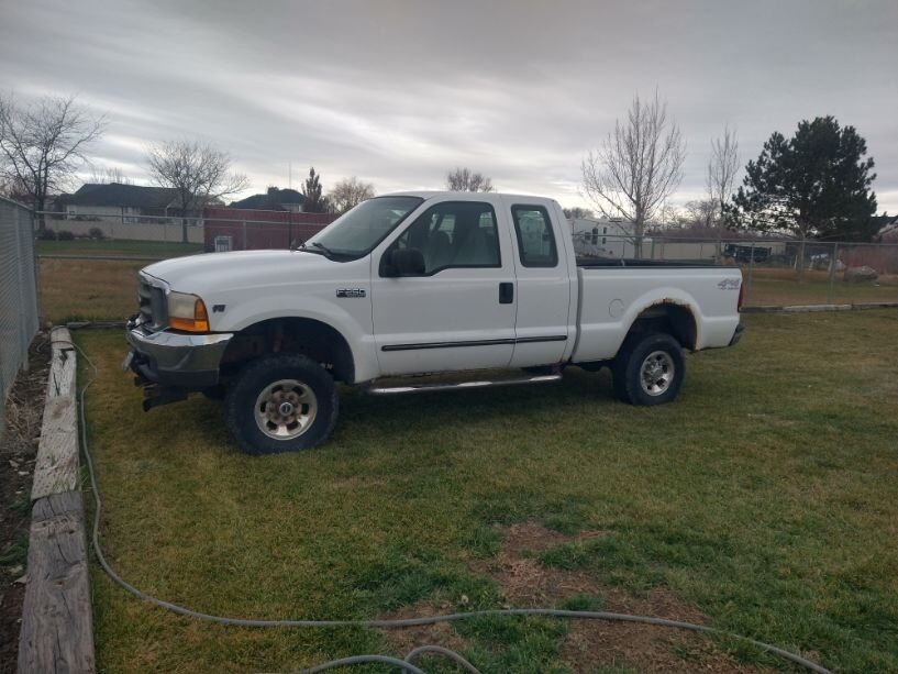 2ooo Ford F-250 snow plow