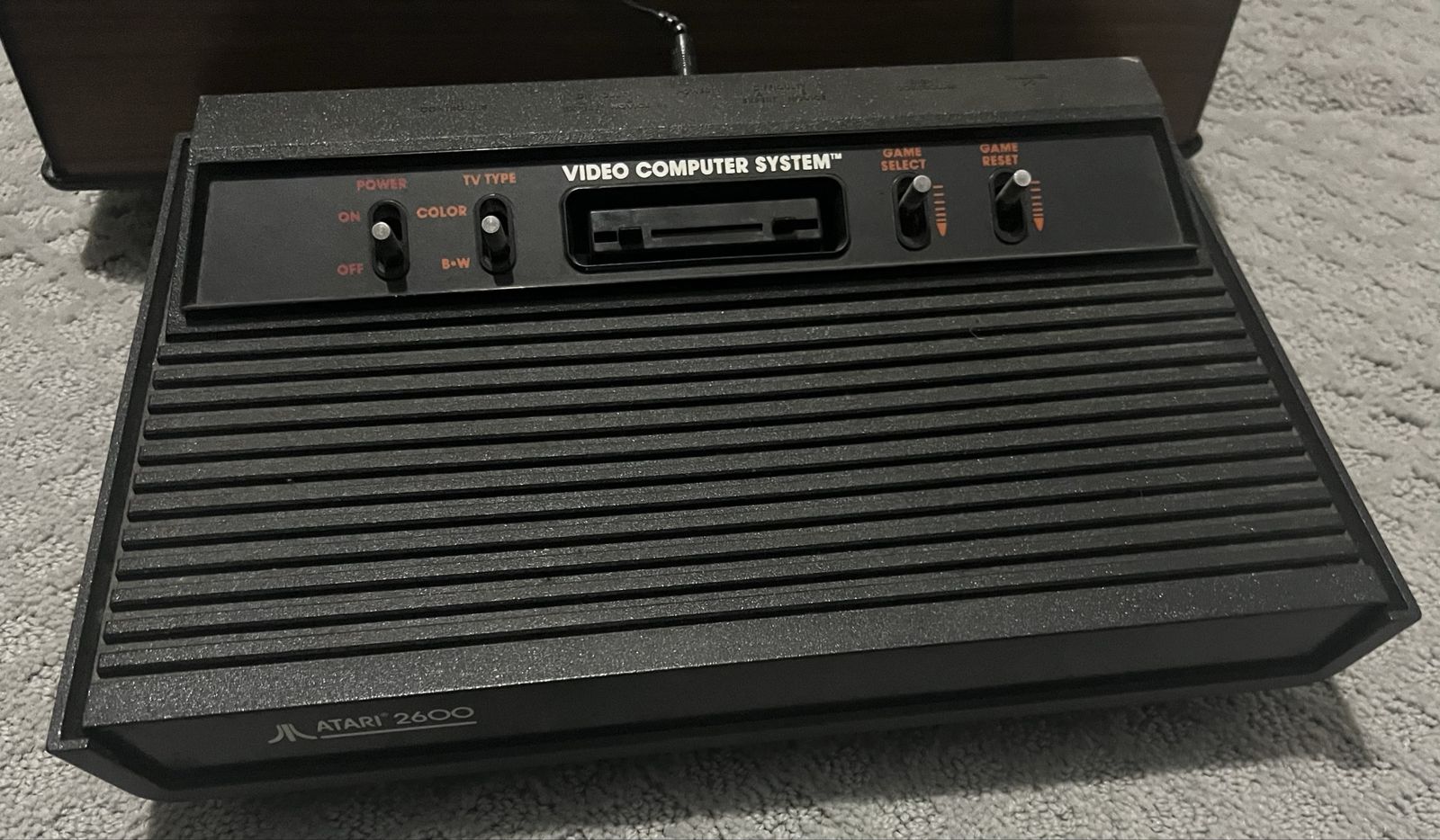 ATARI 2600 Video computer system with games and controllers