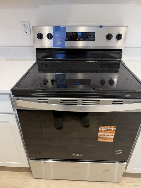Brand new Whirlpool WFES3530RS0 Electric Range in Stainless Steel
