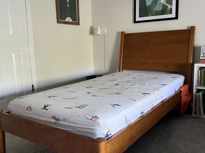 Modern Solid Wood Platform Twin Bed Frame with Headboard